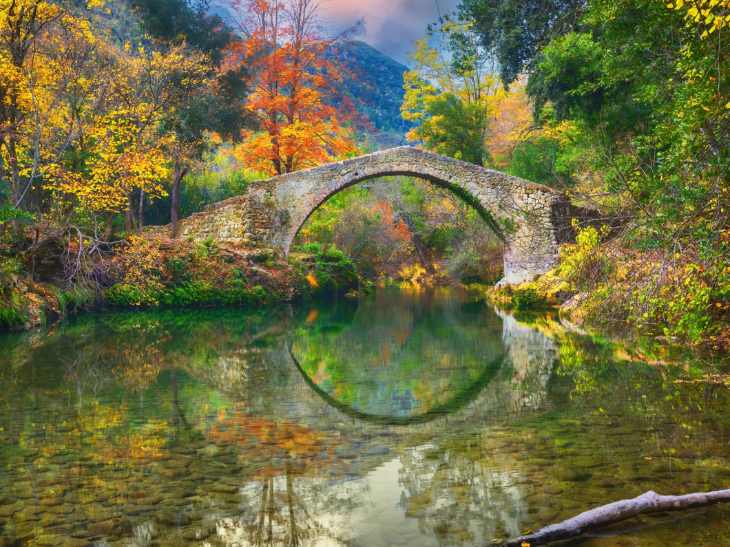 Pont des Tuves   the ancient roman stone bridge across the Siagn