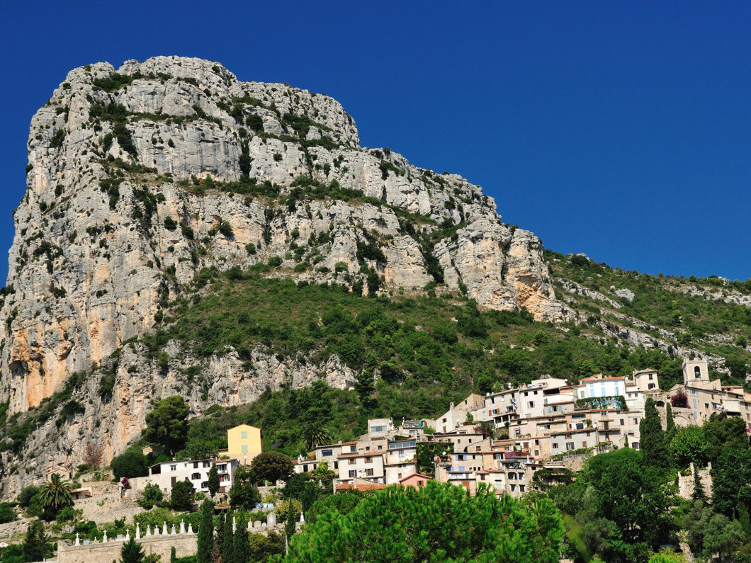 Baou et village de Saint Jeannet, Alpes Maritimes, France